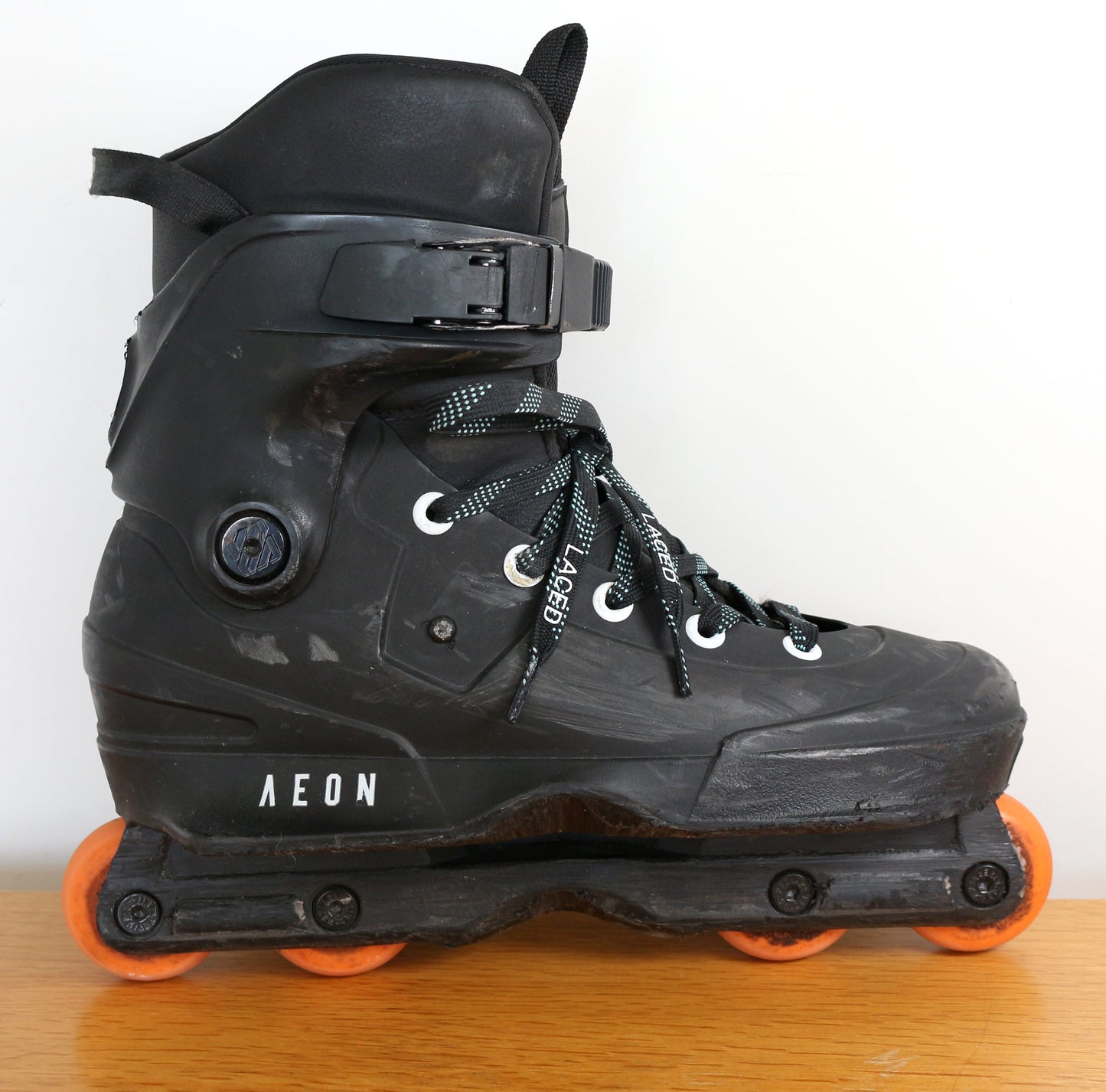Laced Laces on USD Aeon 60 Basic Aggressive Inline SKate.